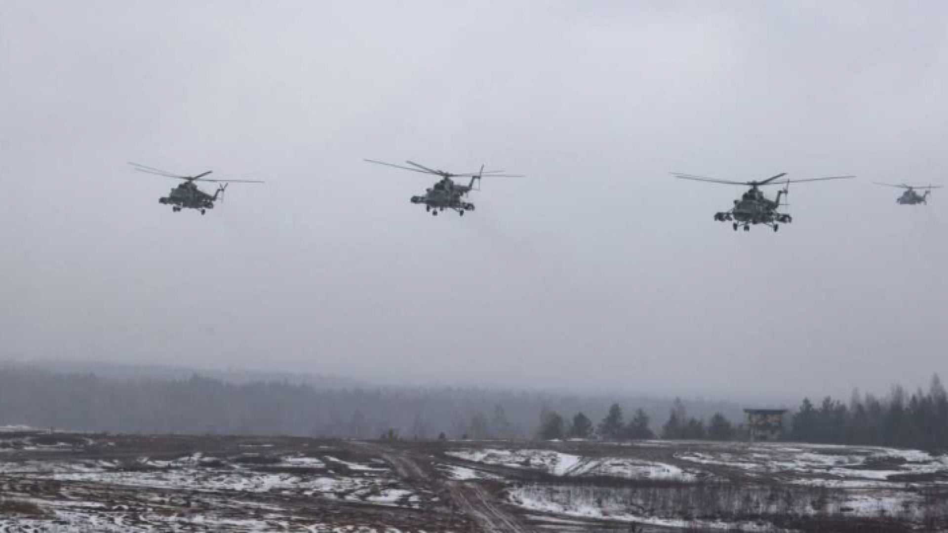 الصور الجوية أظهرت نشر طائرات هليكوبتر قرب الحدود الأوكرانية