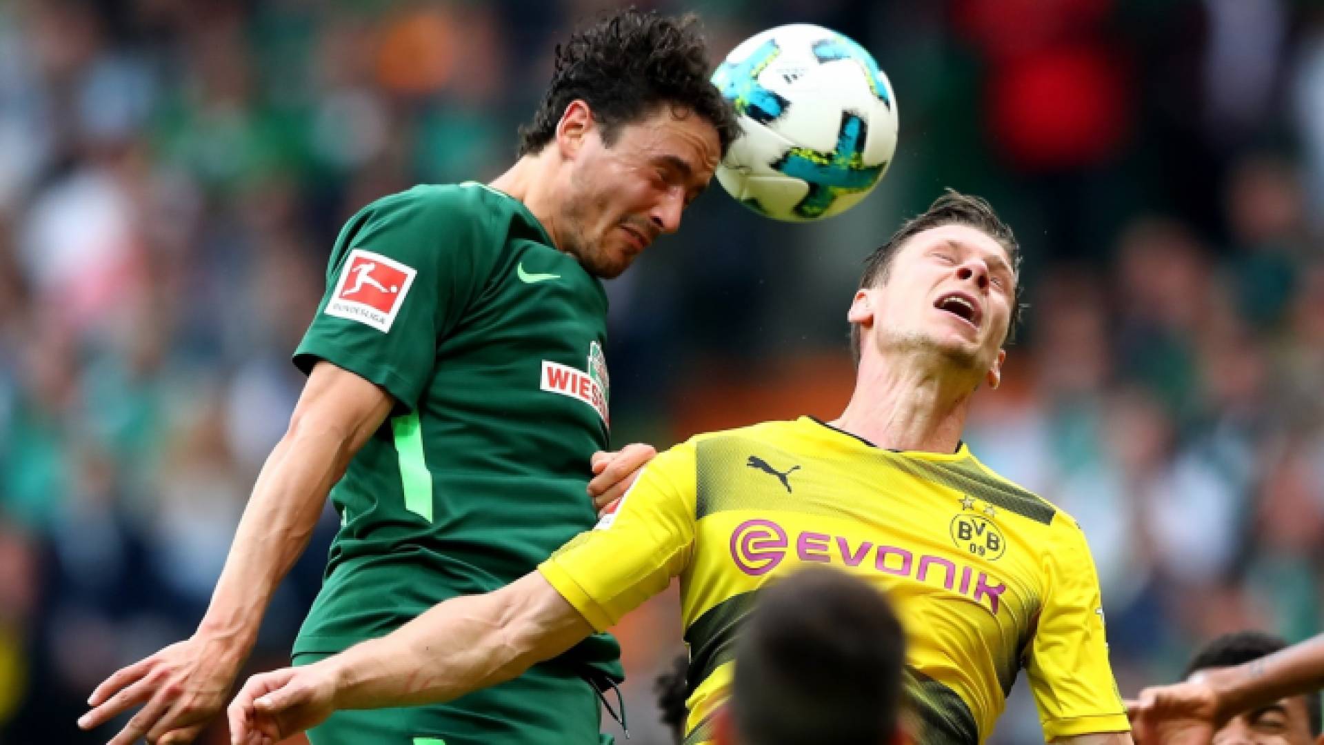 لاعبو كرة قدم