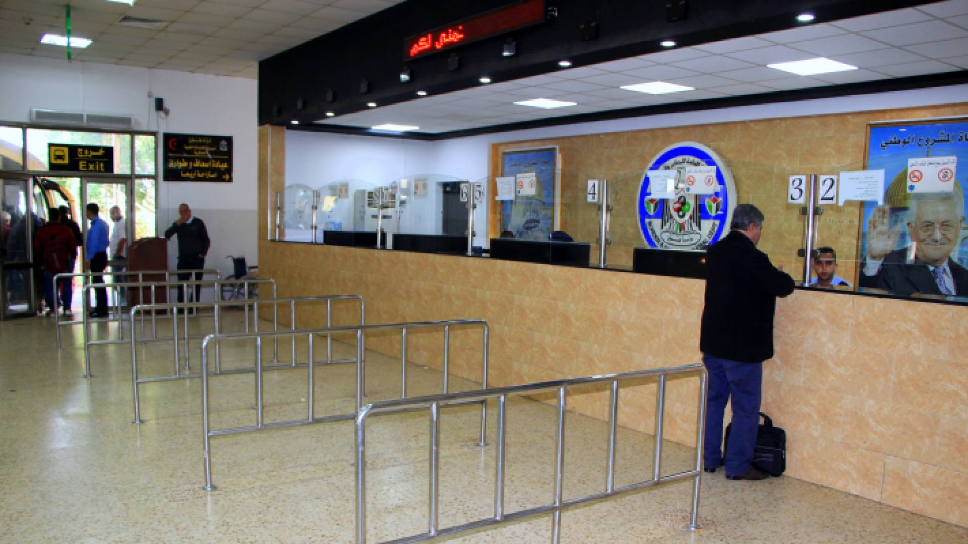 مهم بشأن إجراء فحص كورونا على معبر الكرامة للقادمين لفلسطين