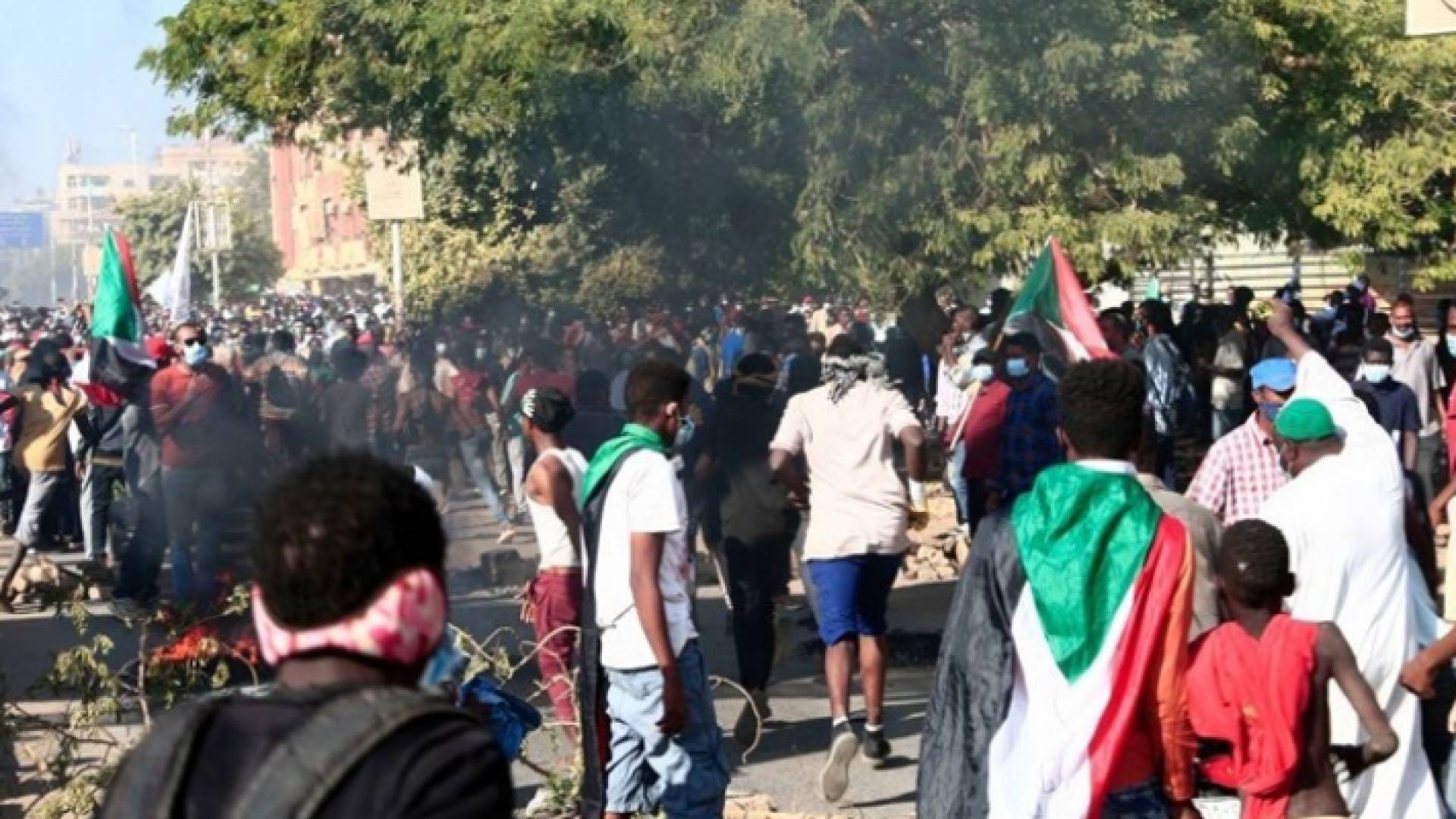 متظاهرون سودانيون