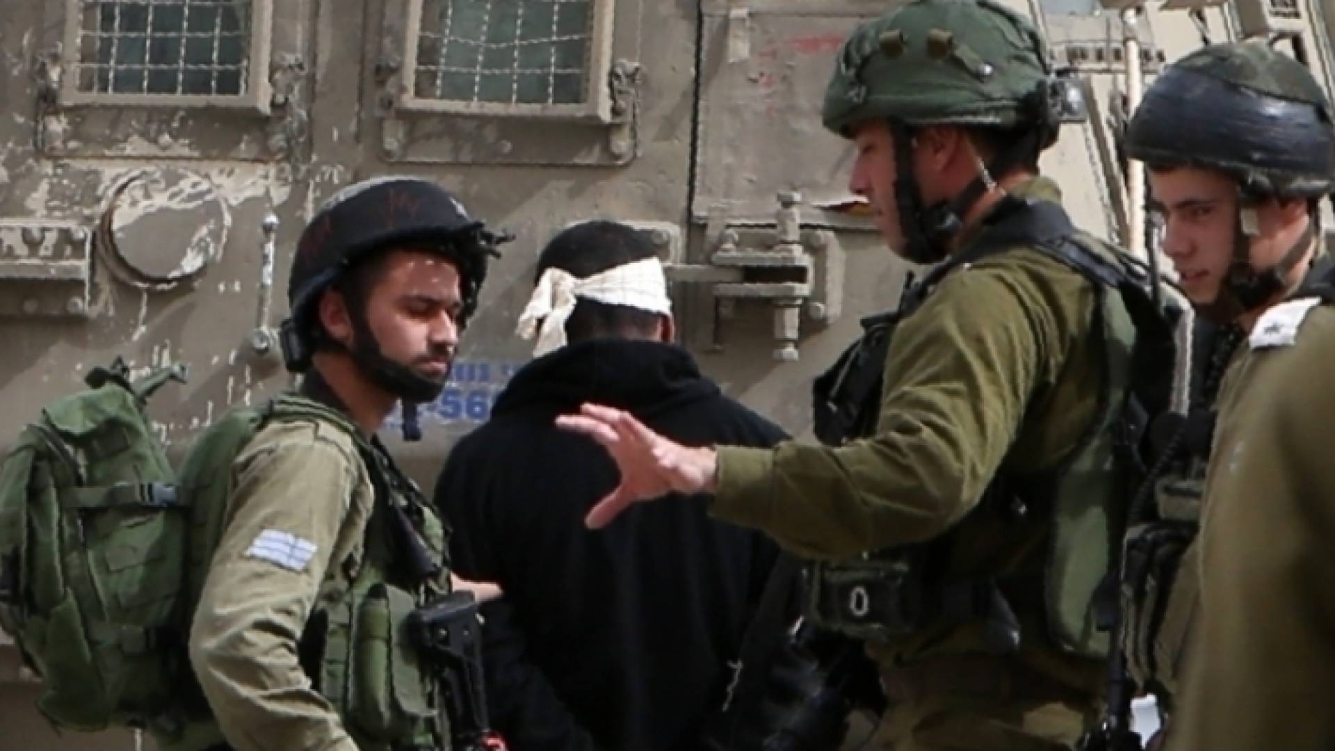 قوات الاحتلال تعتقل فلسطيني