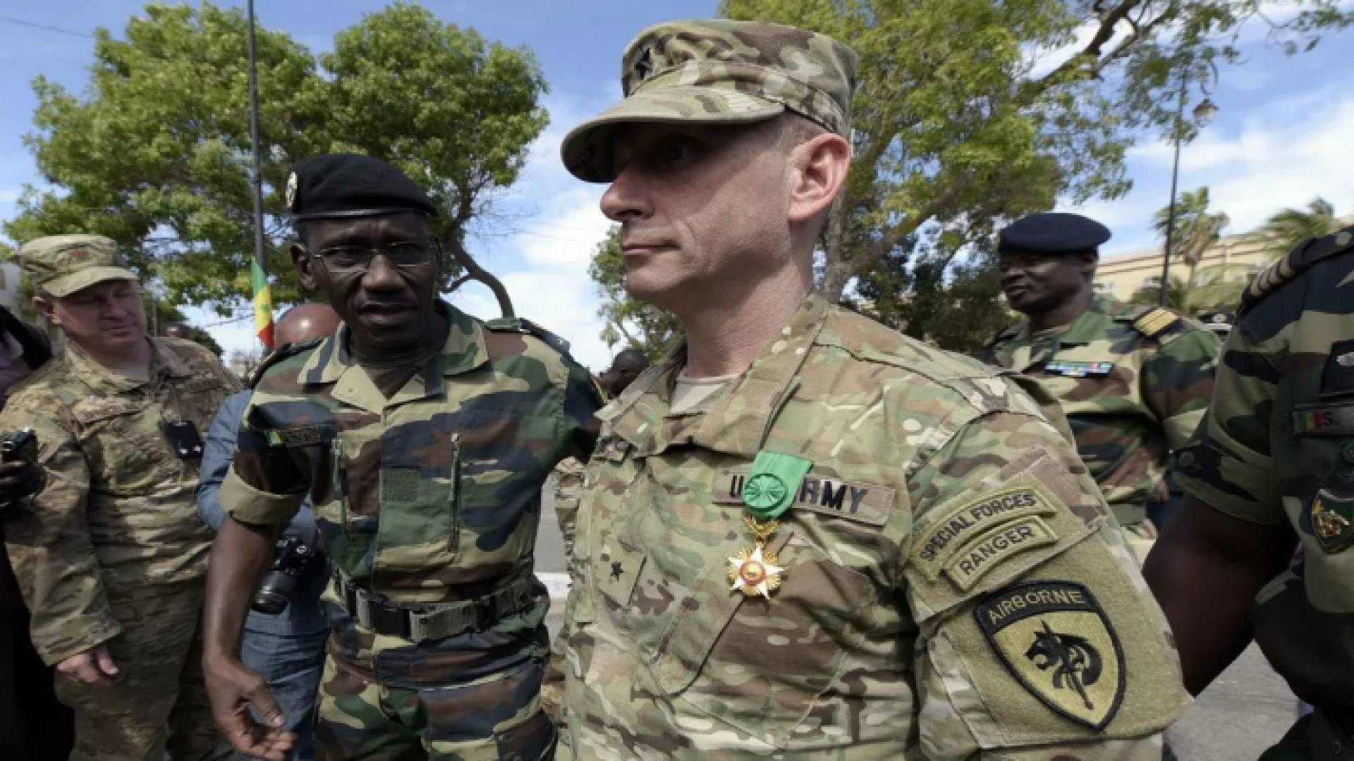 ضابط امريكي في ساحل العاج