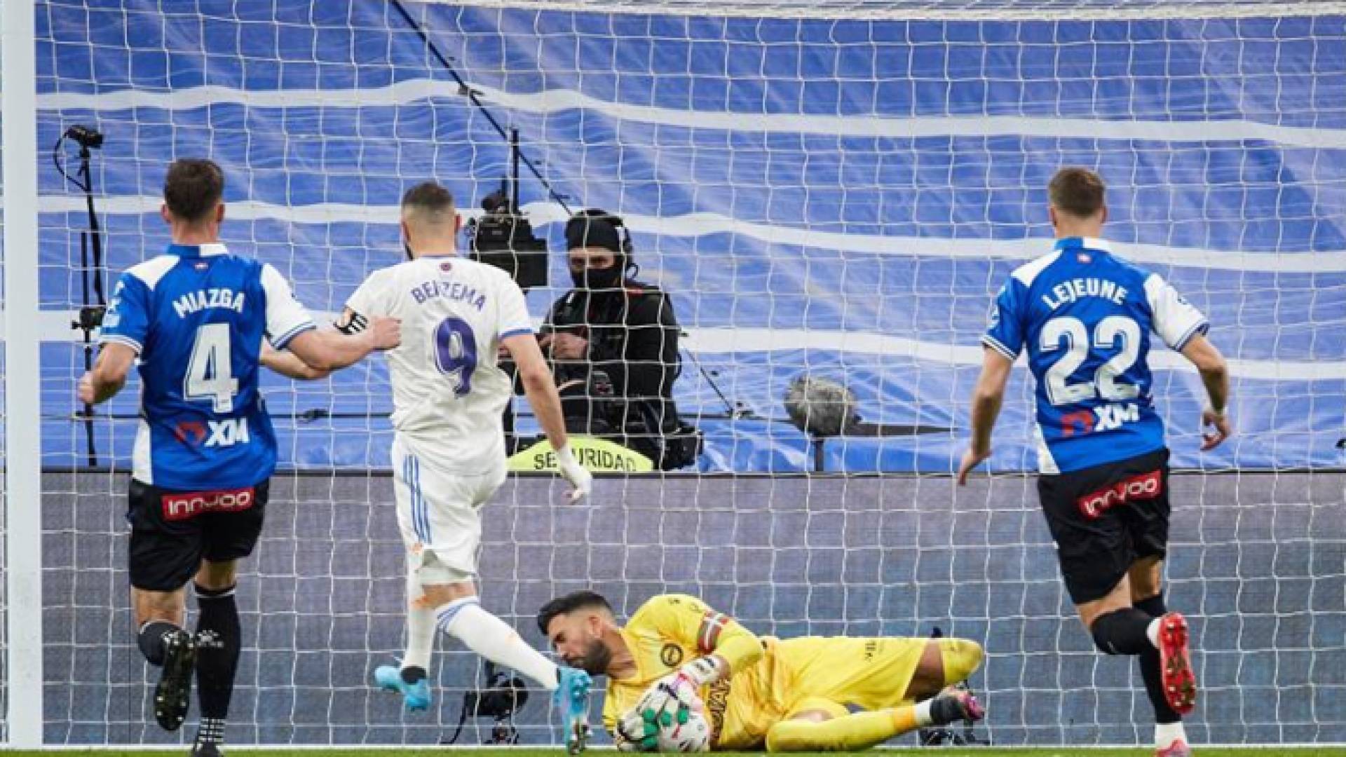 ريال مدريد يتخطى ألافيس بثلاثية نظيفة