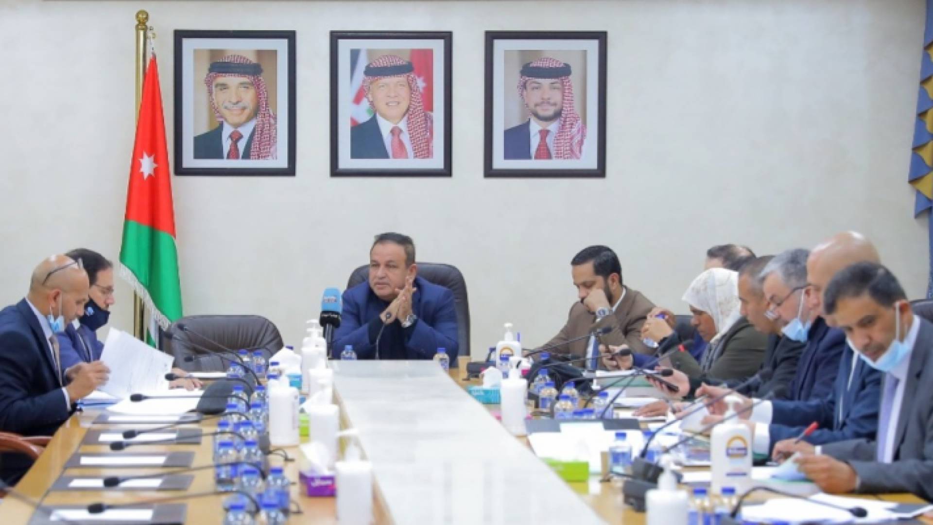 اللجنة المالية النيابية