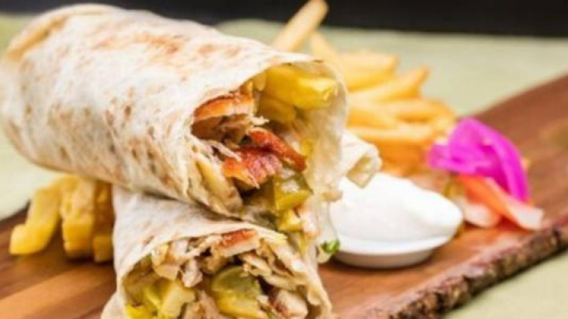 "ساندويش شاورما"