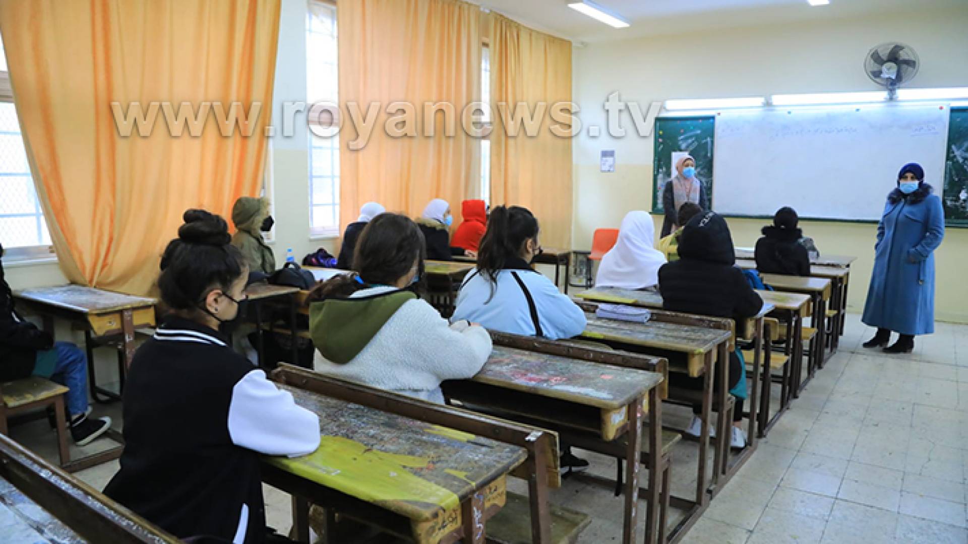 طالبات في أحد الصفوف المدرسية