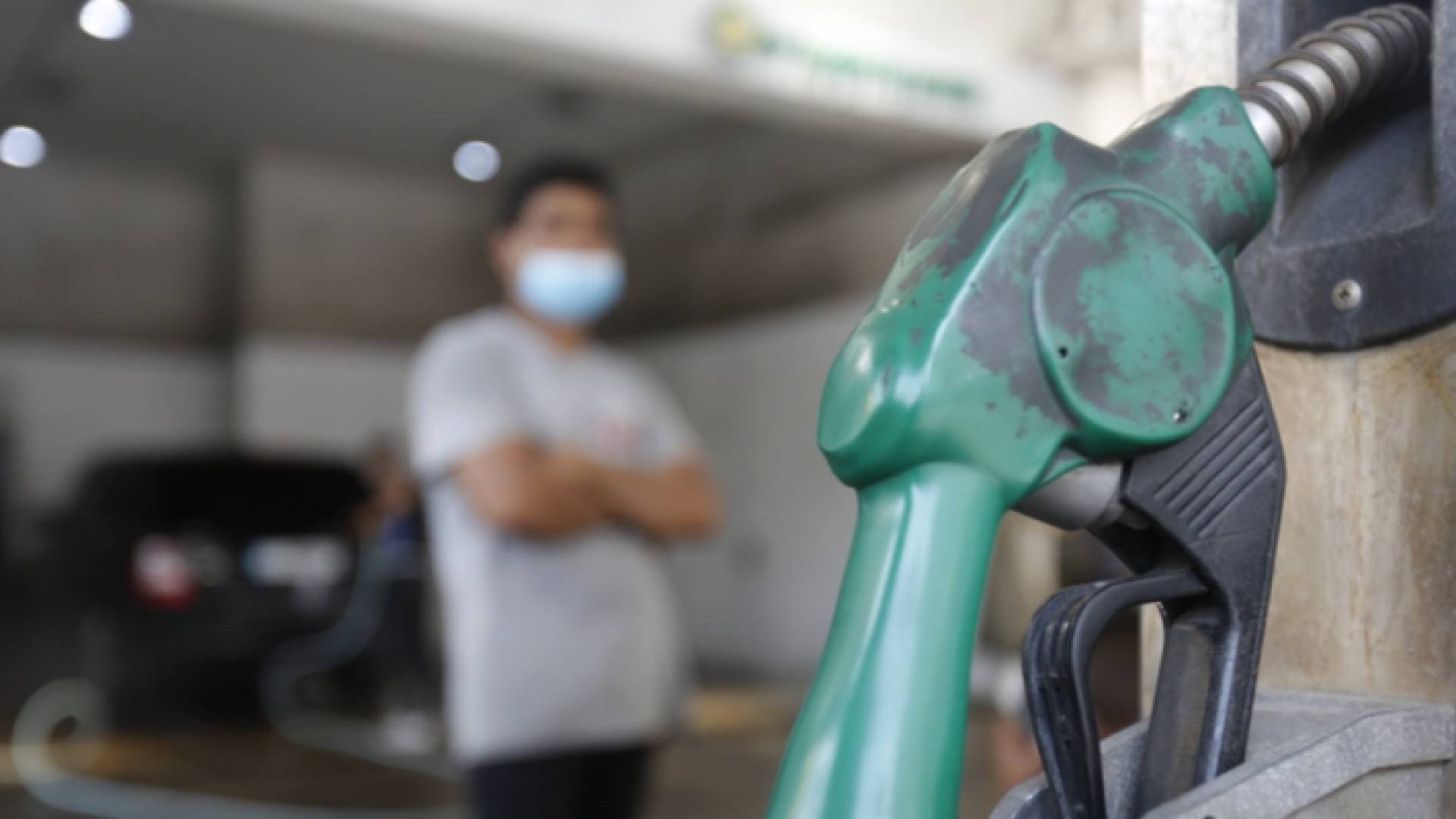 الفايز: الحكومة قد تثبّت أسعار المحروقات في شهر رمضان المبارك