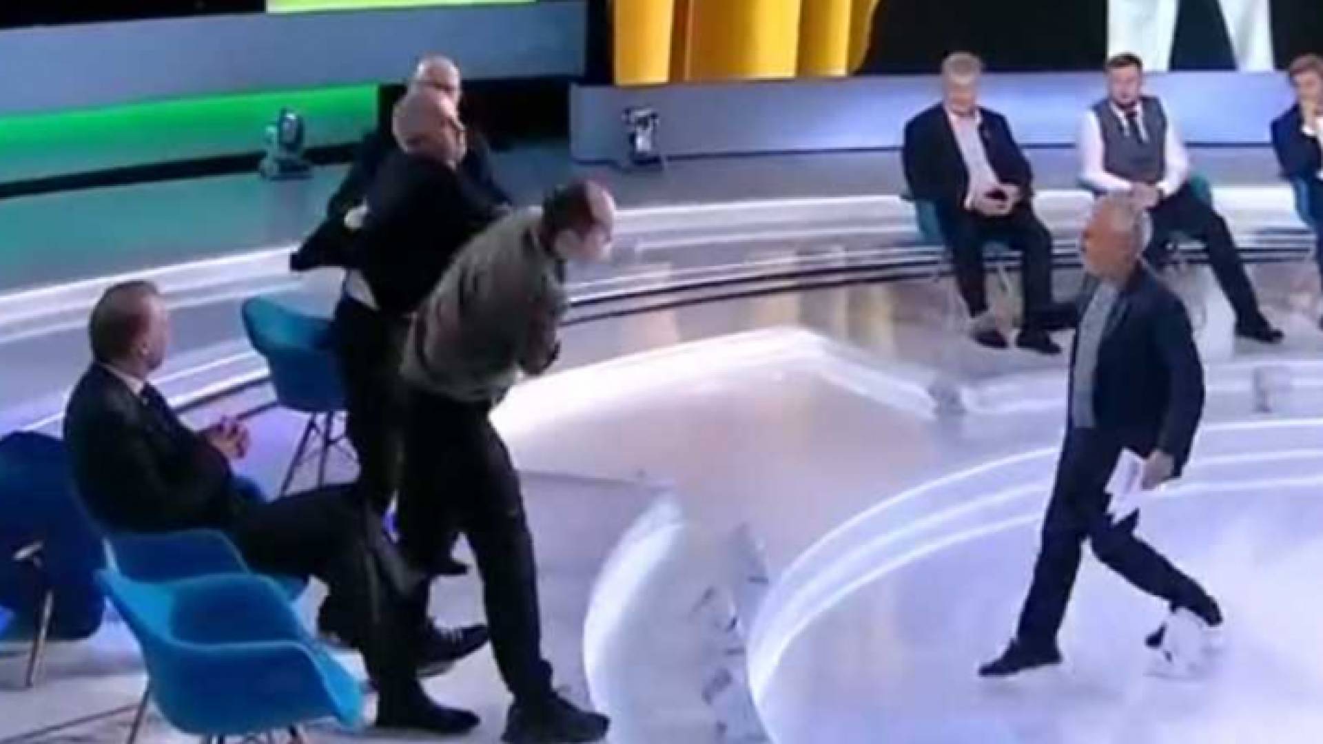 خلال المشاجرة