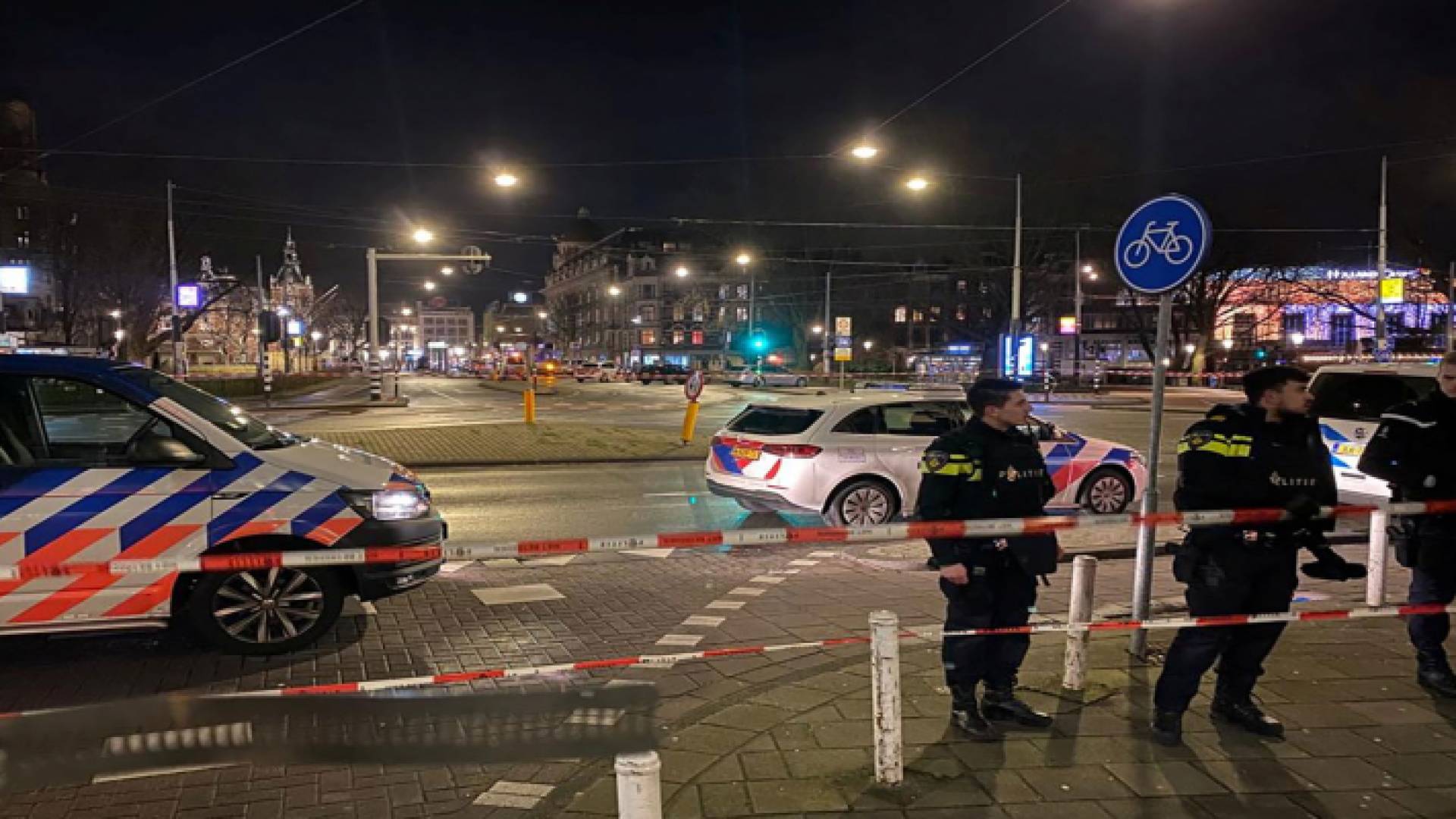 مسلح يحتجز رهائن في متجر بأمستردام والشرطة تطوق المكان