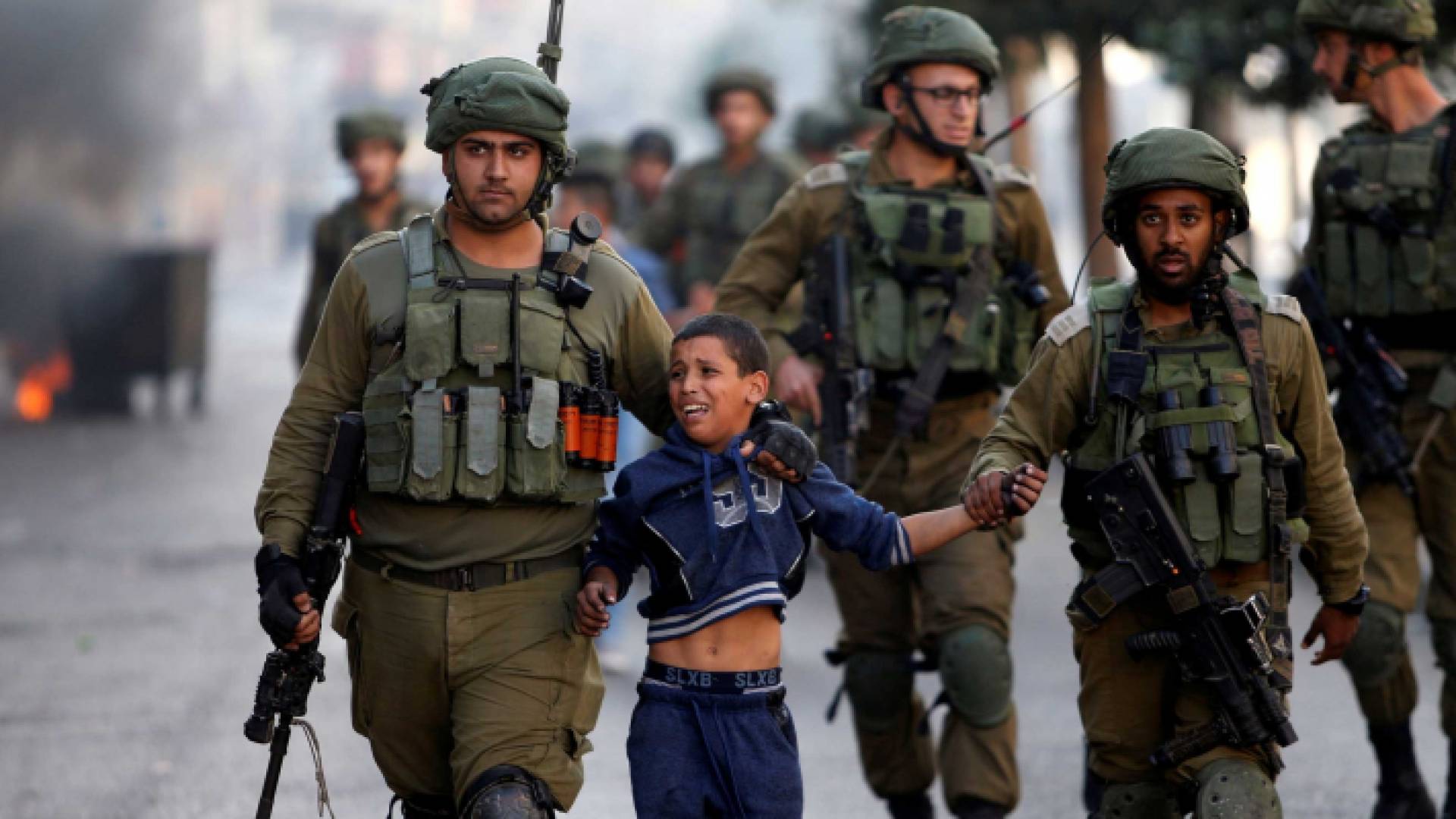 الاحتلال يعتقل طفلا - أرشيفية