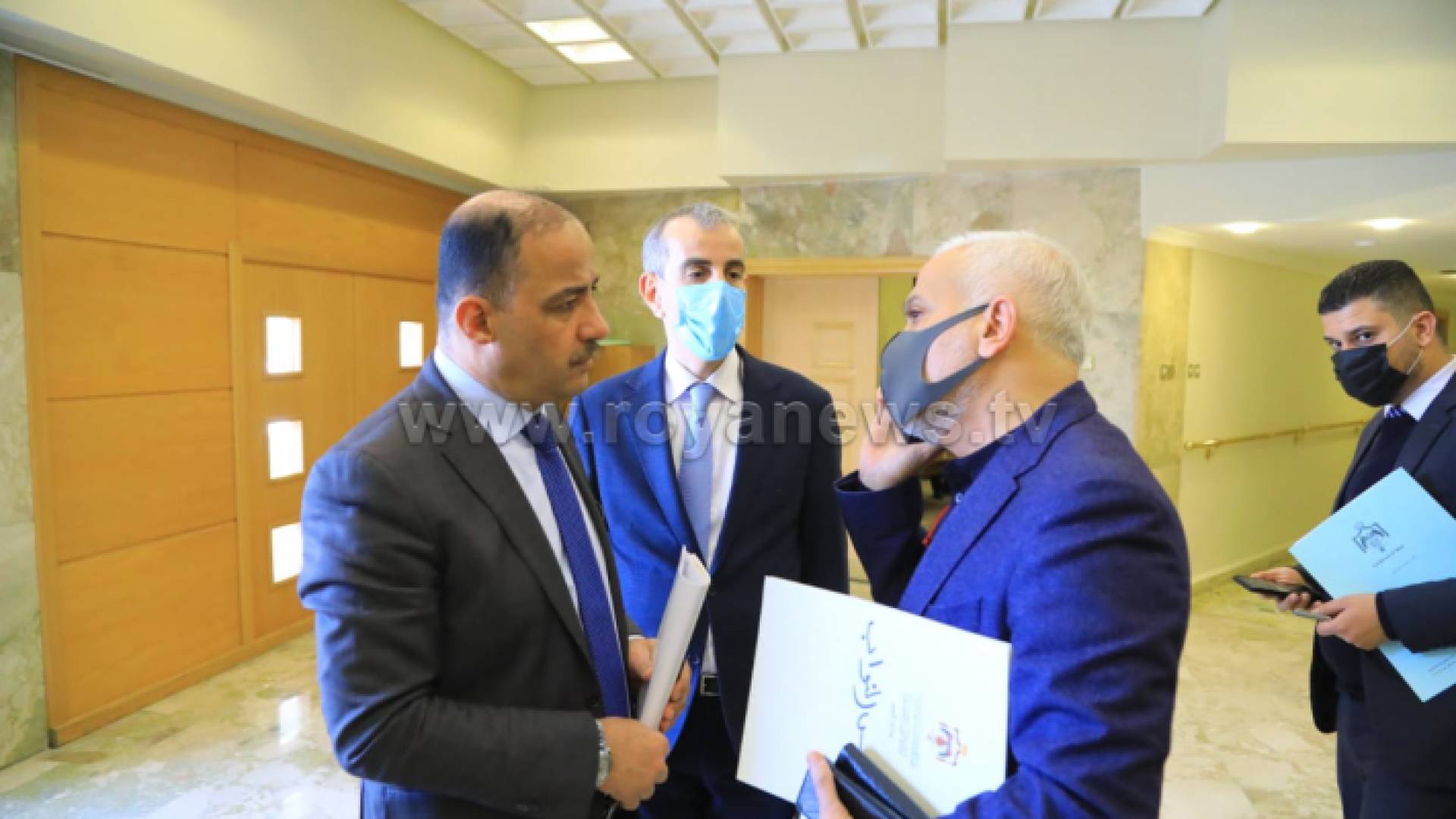 لقطات للحكومة والنواب الأربعاء داخل وخارج البرلمان