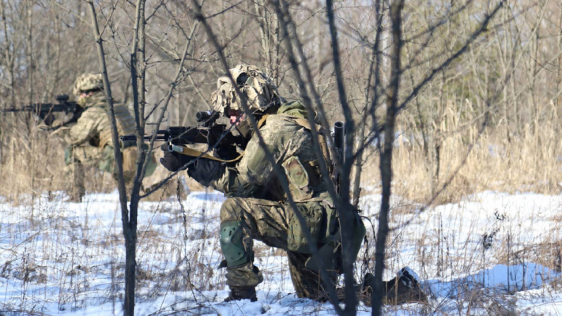 أوكرانيا تدعو "القادرين على حمل السلاح" للانضمام إلى الجيش