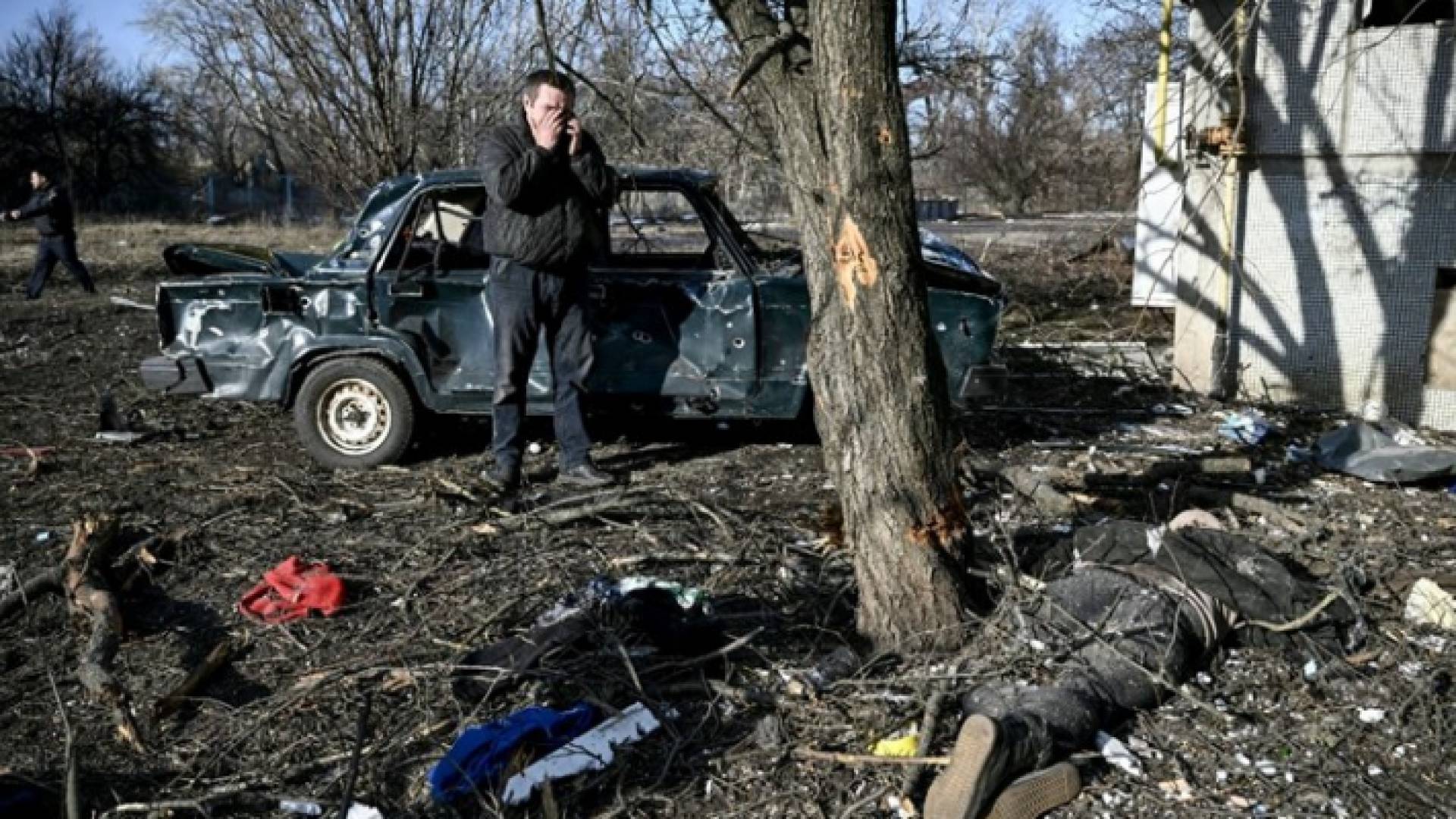 من القصف الذي استهدف مدينة تشوهويف الأوكرانية