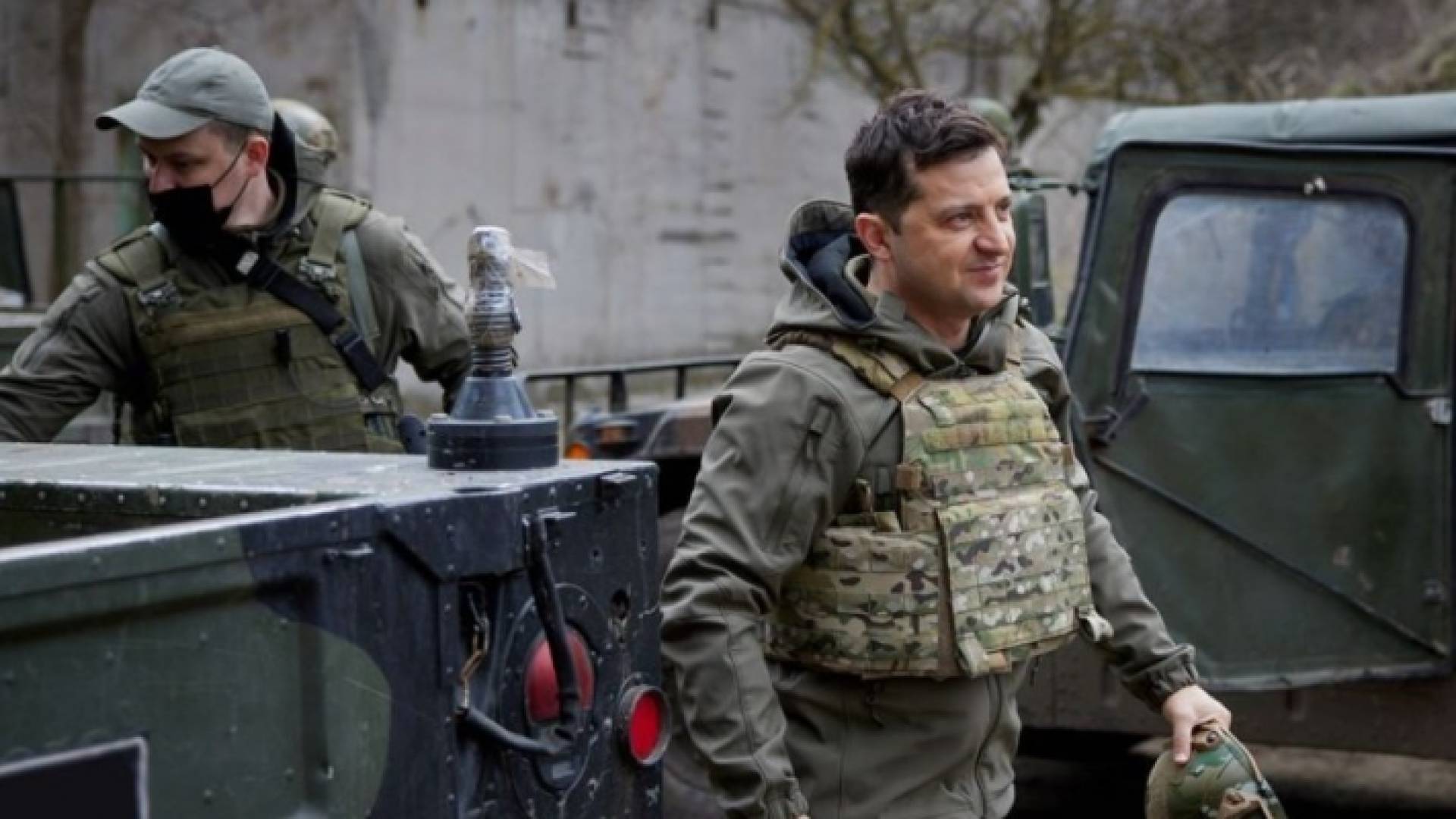 ما حقيقة ارتداء الرئيس الأوكراني للزي العسكري خلال العملية العسكرية الروسية؟