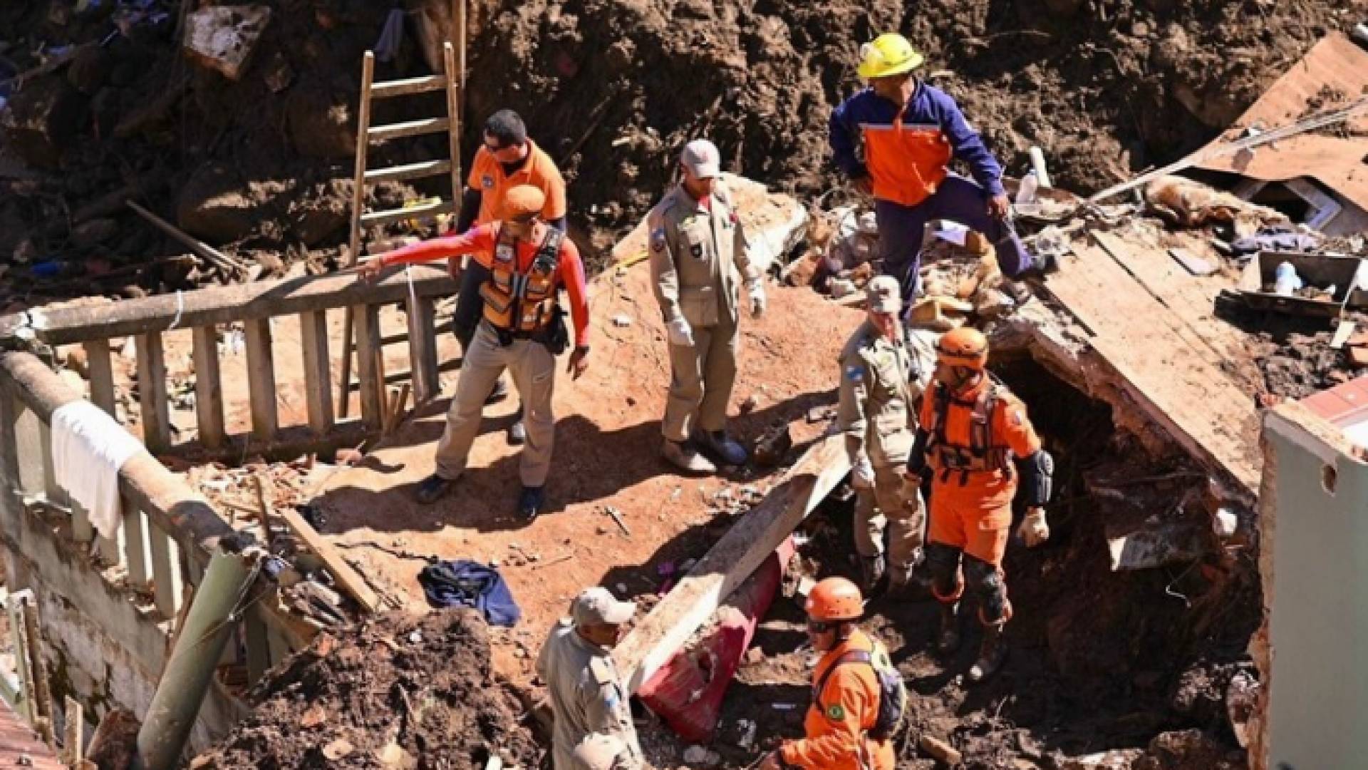 السلطات البرازيلية في إحدى مناطق البرازيل