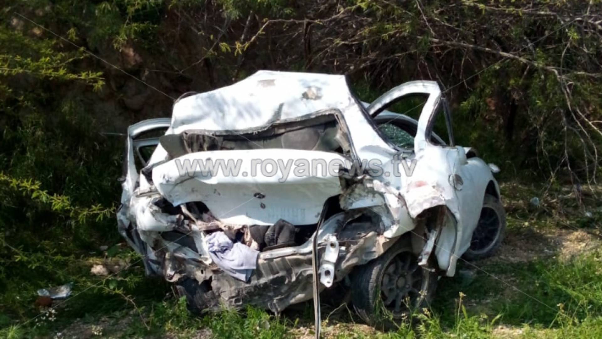 سيارة محطمة نتيجة الحادث