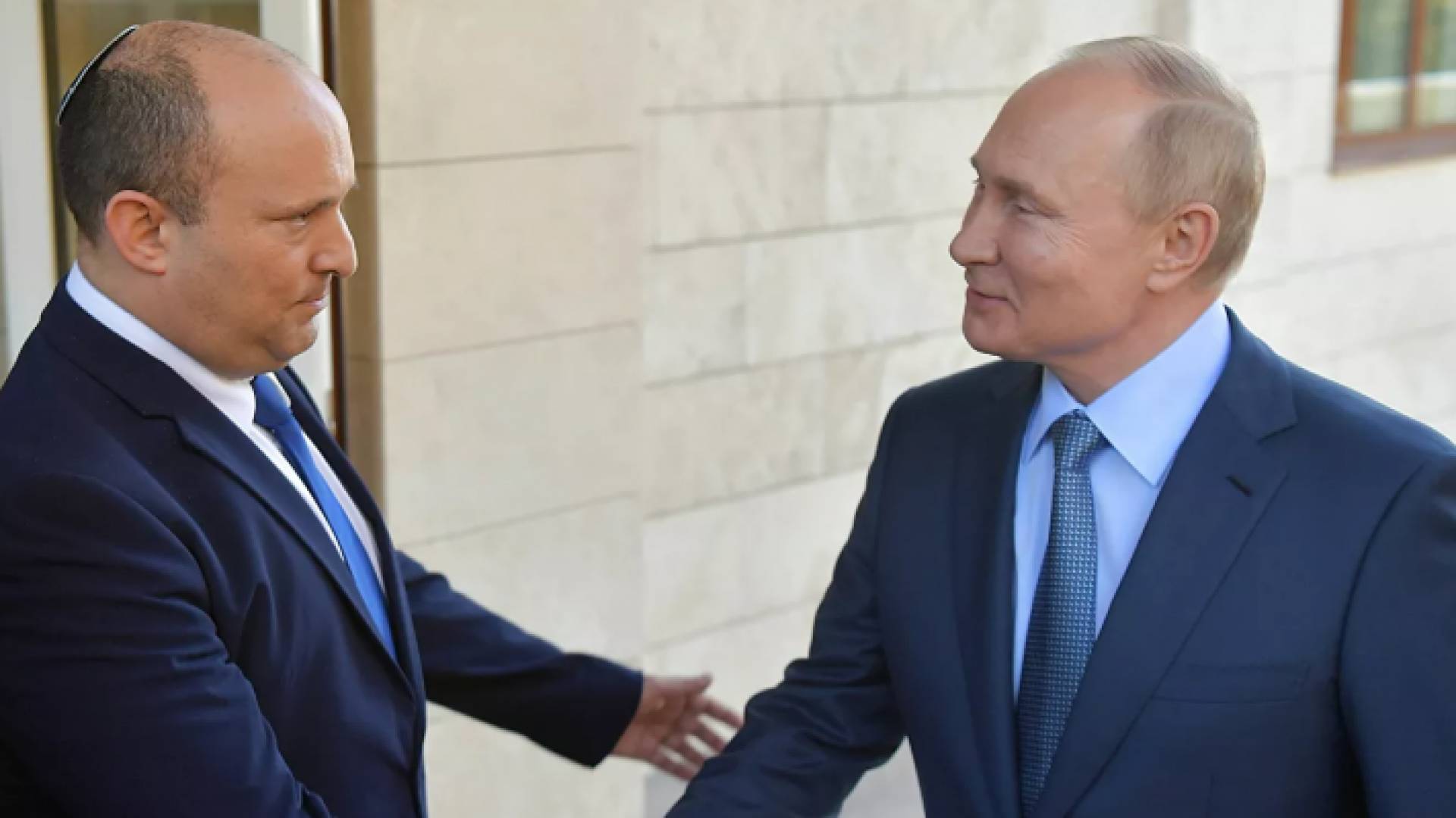 الرئيس الروسي فلاديمير بوتين مع رئيس وزراء الاحتلال الاسرائيلي نفتالي بينيت