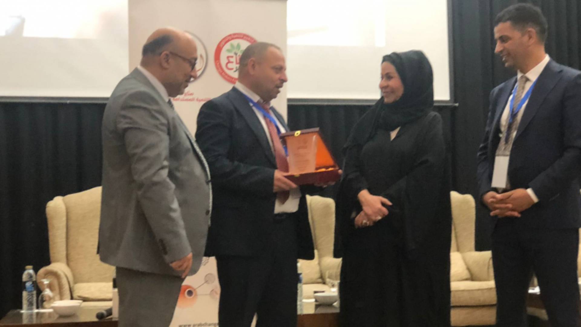 مهيرات يحمل وسام الابداع للأمانه في دبي