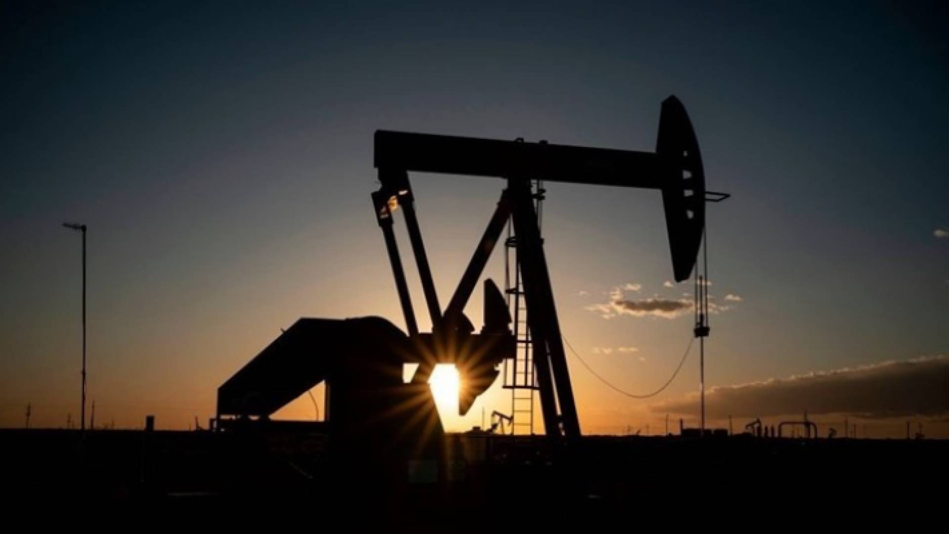 ا ف ب: سعر برميل "خام غرب تكساس" يرتفع بأكثر من 5%