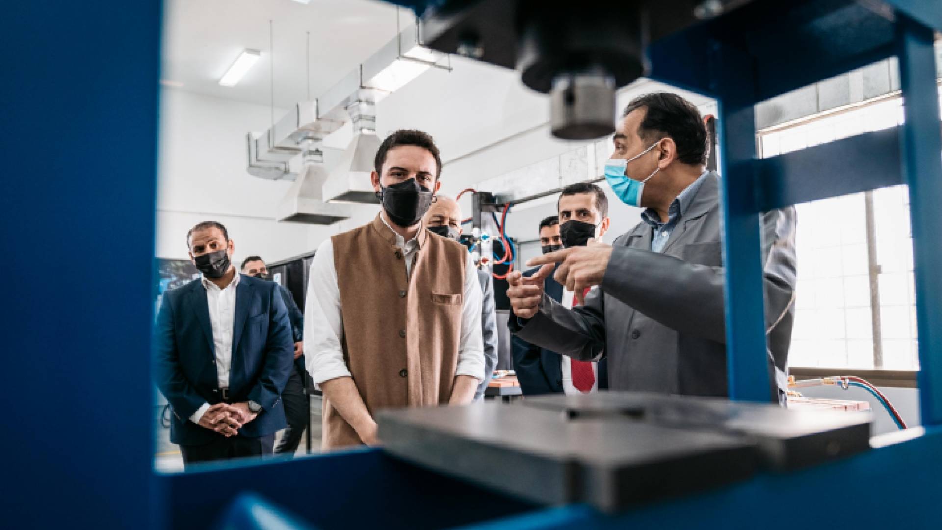 ولي العهد يفتتح المشاغل الهندسية الجديدة في كلية معان الجامعية
