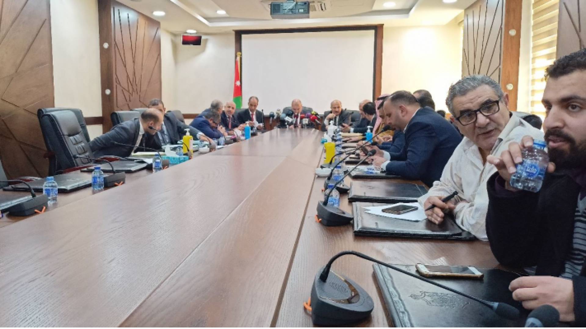 خلال المؤتمر