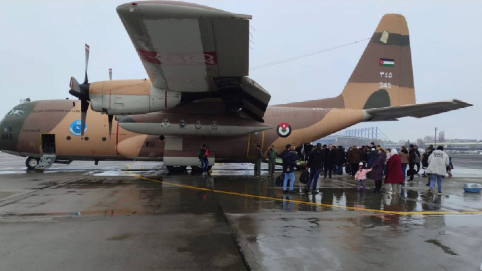 طائرة إخلاء المواطنين الأردنيين القادمين من أوكرانيا عبر رومانيا في طريقها إلى الأردن