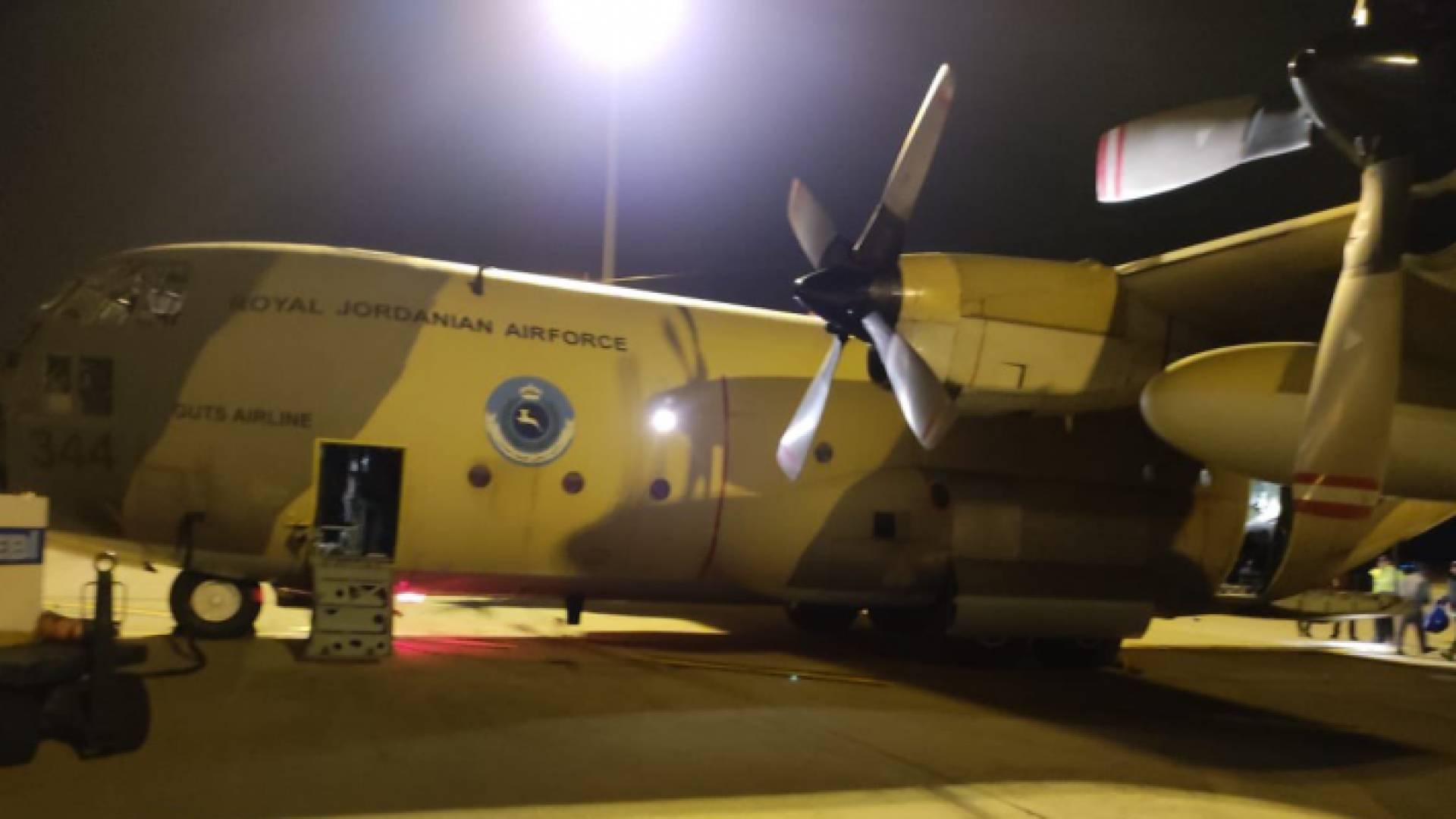 طائرة الإخلاء الثانية أقلت أردنيين وفلسطينيين