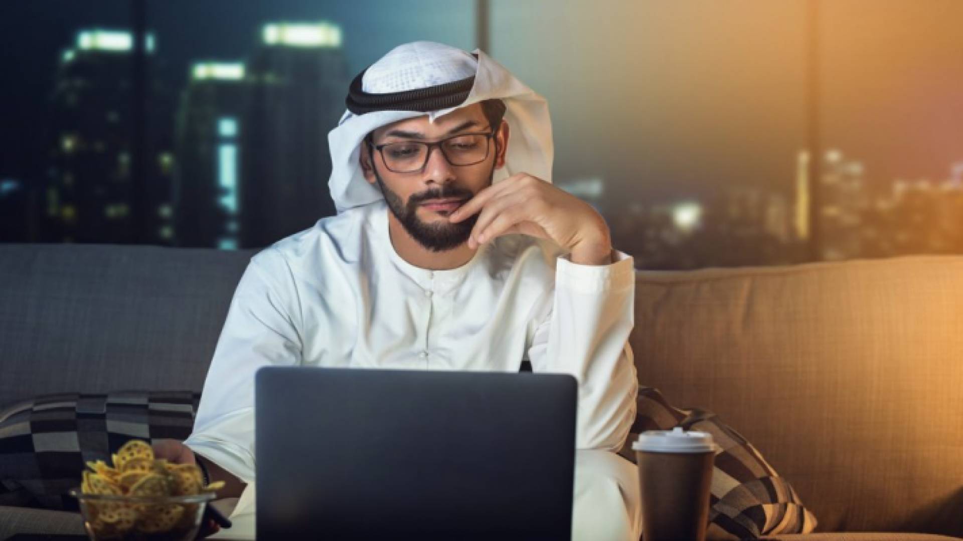 الإمارات تحدد ساعات الدوام خلال شهر رمضان المبارك