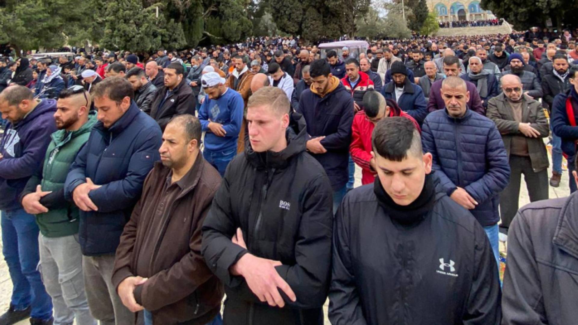 50 ألف مصل يؤدون صلاة الجمعة في "الأقصى"