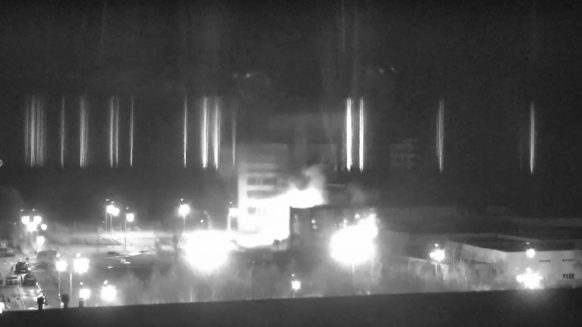 الصورة من لحظة انفجار محطة زابوريجيا للطاقة النووية - AFP