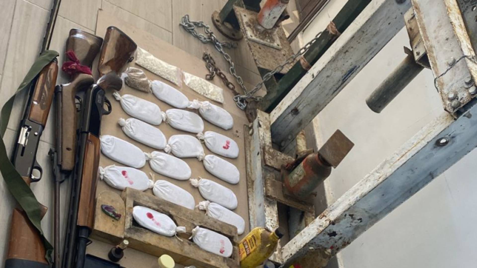 القبض على 4 أشخاص من تجار ومروجي المخدرات في البادية الشمالية