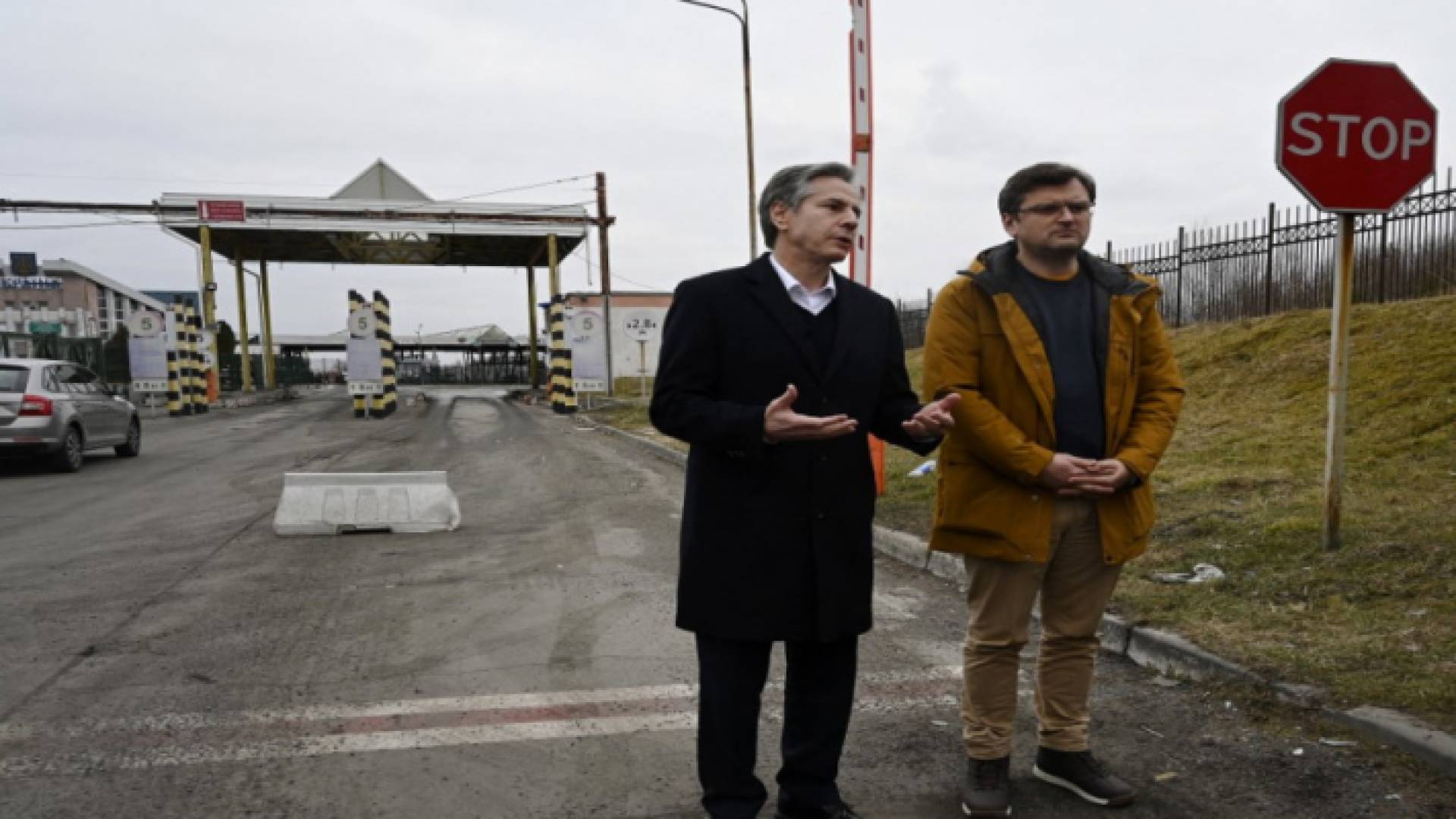 بلينكن يلتقي وزير الخارجية الأوكراني عند الحدود بين بولندا وأوكرانيا (ا ف ب)