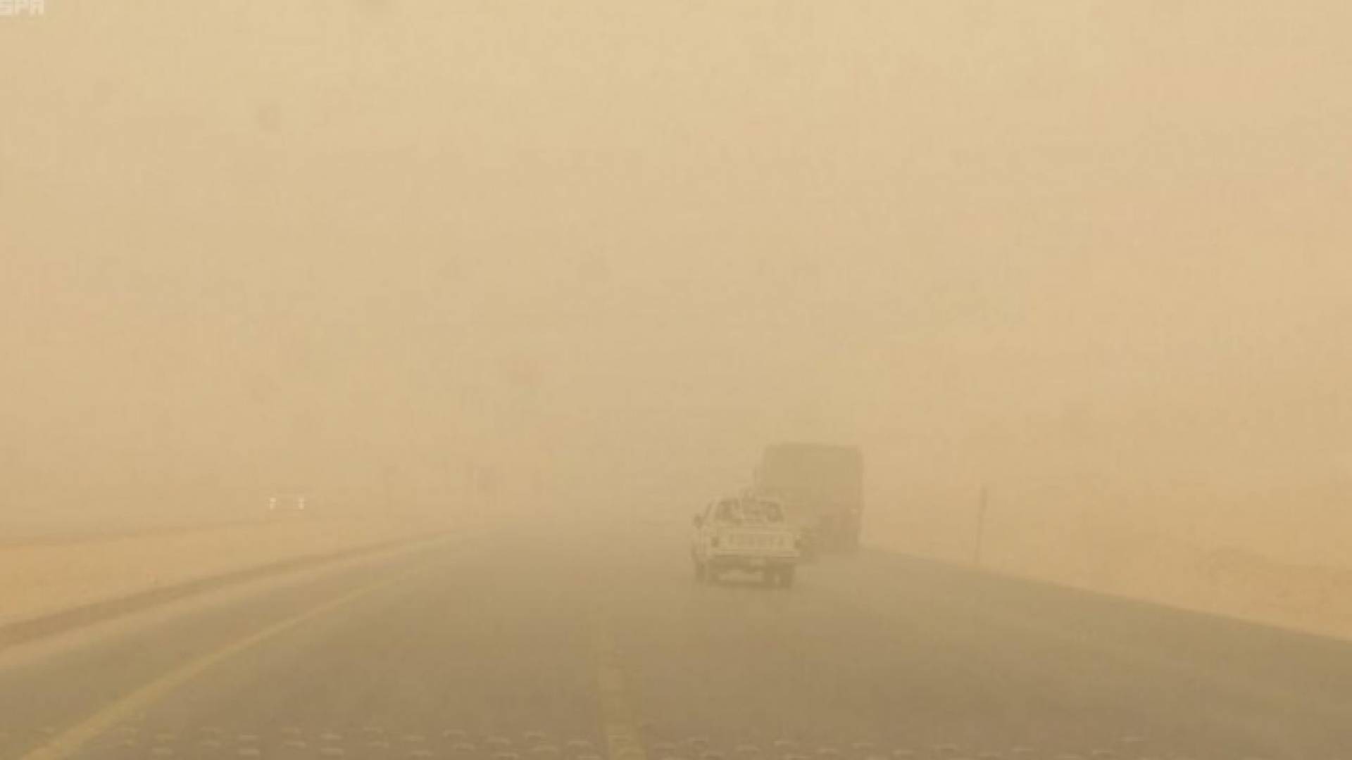 تحذير من تدني وانعدام مدى الرؤية الأفقية خلال المنخفض الخماسيني على الطرق الجنوبية والشرقية