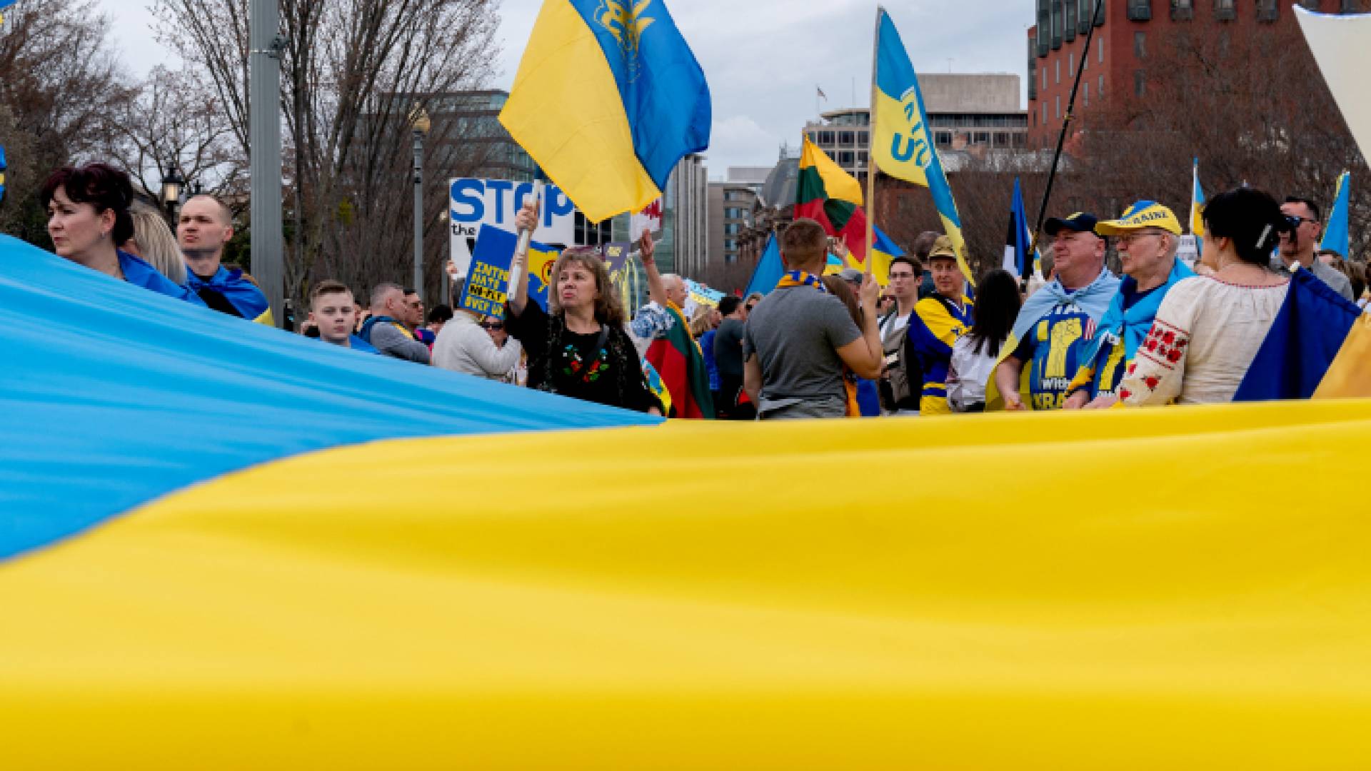 الآلاف يتظاهرون في مدن أوروبية للتنديد بالعملية العسكرية الروسية في أوكرانيا