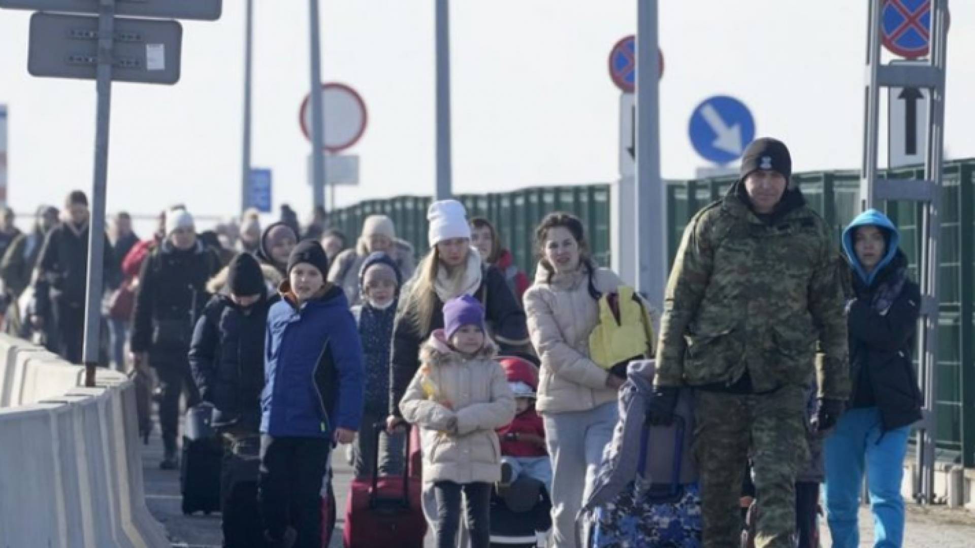 كندا توصي مواطنيها بمغادرة روسيا