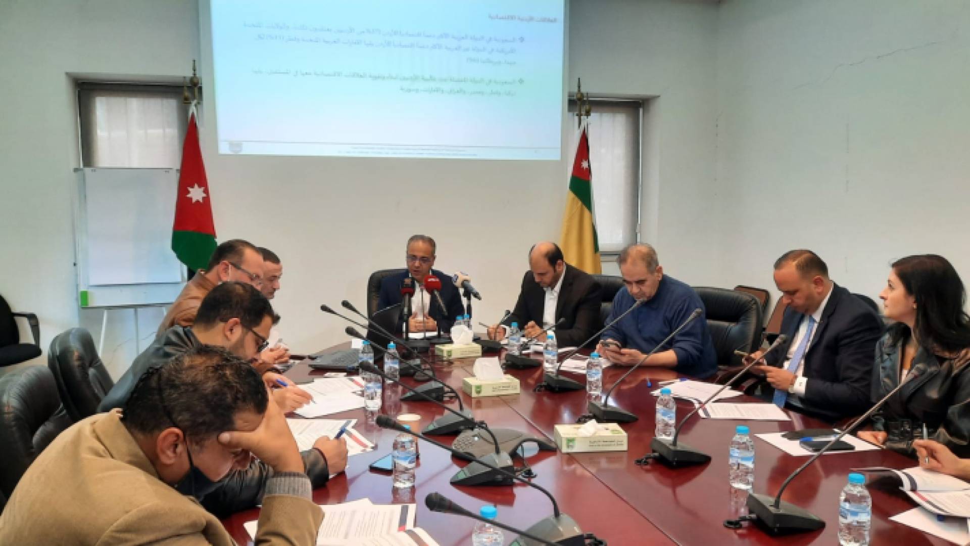 جانب من الإعلان عن نتائج الدراسة