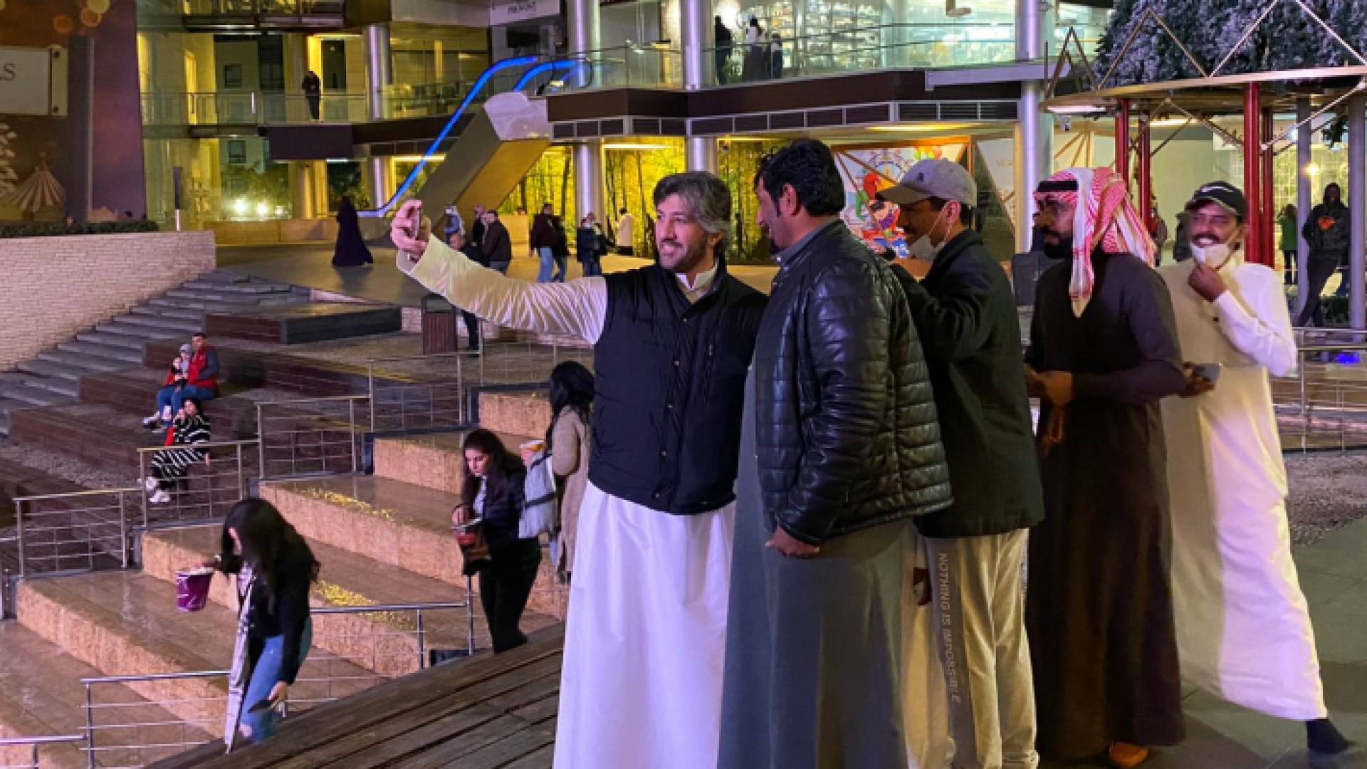 نشطاء سعوديون وكويتيون في عمان