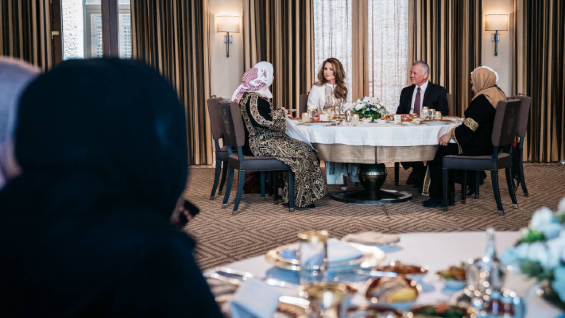 الملك والملكة يلتقيان بسيدات أردنيات من مختلف المحافظات