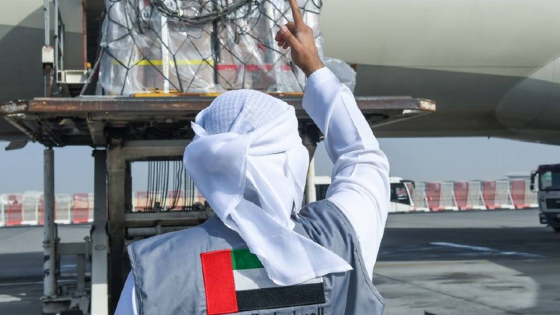 الإمارات ترسل ثلاثين طنا من المساعدات الإغاثية لأوكرانيا