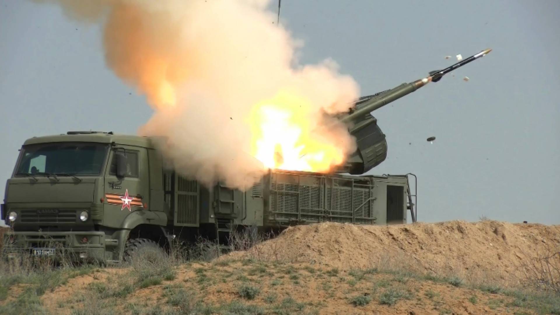 الدفاعات الجوية السورية تتصدف لأهداف معادية بمحيط دمشق