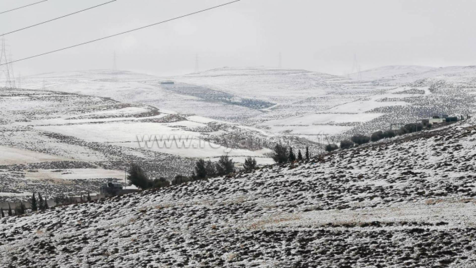 يُتوقع تساقط زخات من الثلج فوق المُرتفعات الجبلية العالية التي يزيد ارتفاعها عن 1100 متر