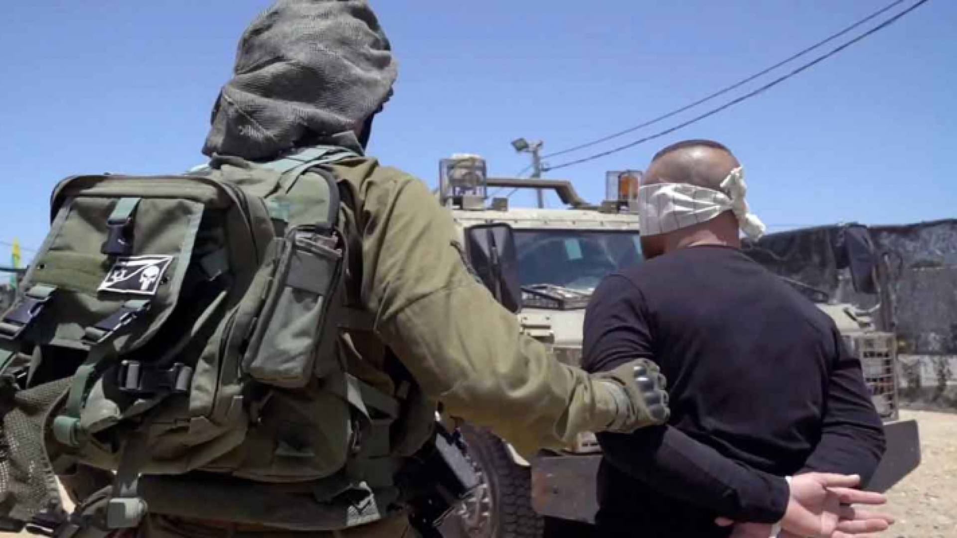 الاحتلال يعتقل فلسطينيا - أرشيفية