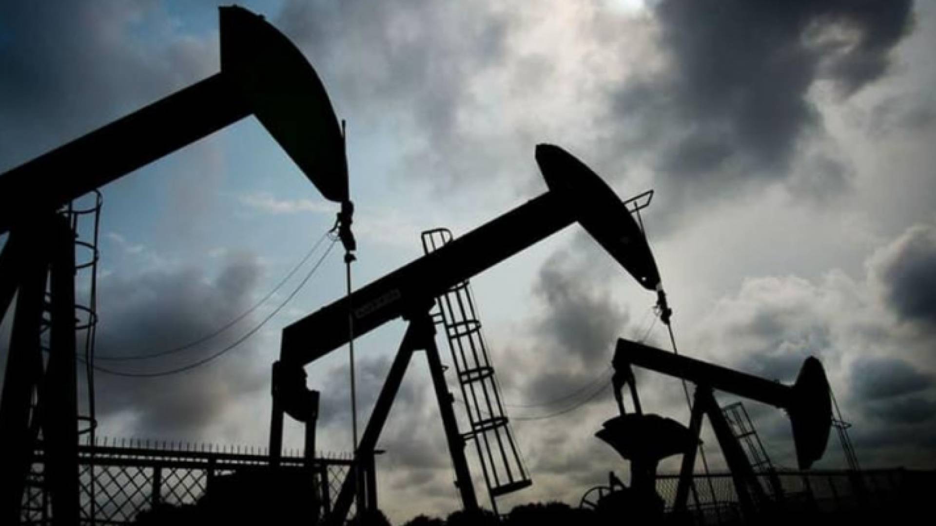 أحد حقول النفط