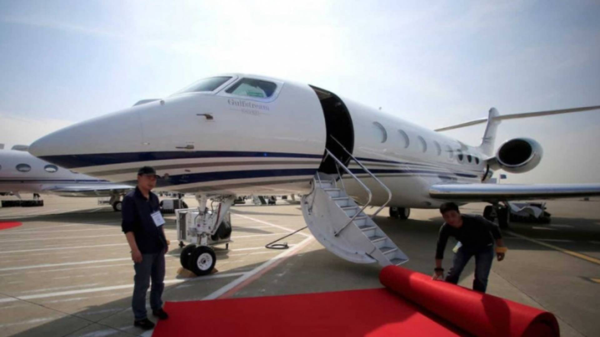 المملكة المتحدة تحتجز طائرة على خلفية صلتها بروسيا