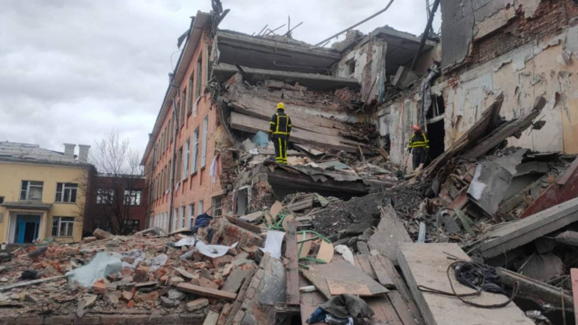إحدى البنايات التي تدمرت في أوكرانيا