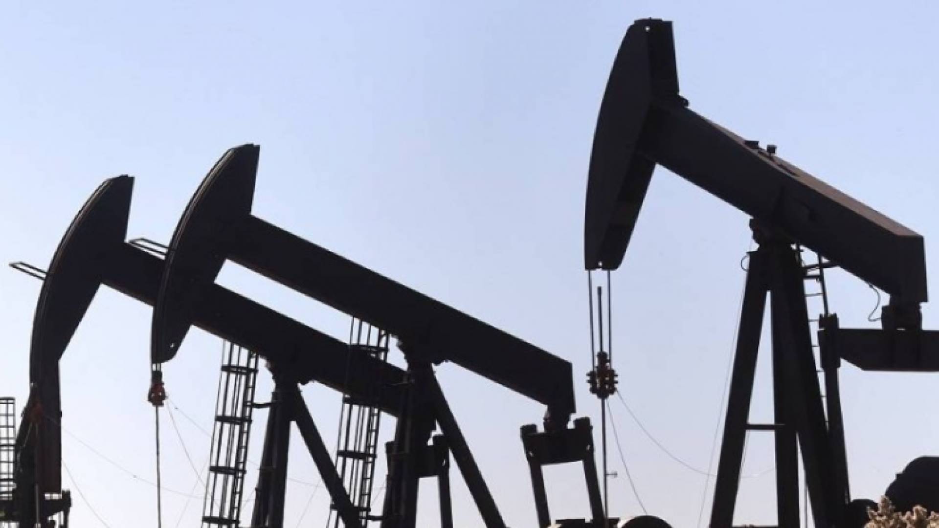 أحد حقول النفط