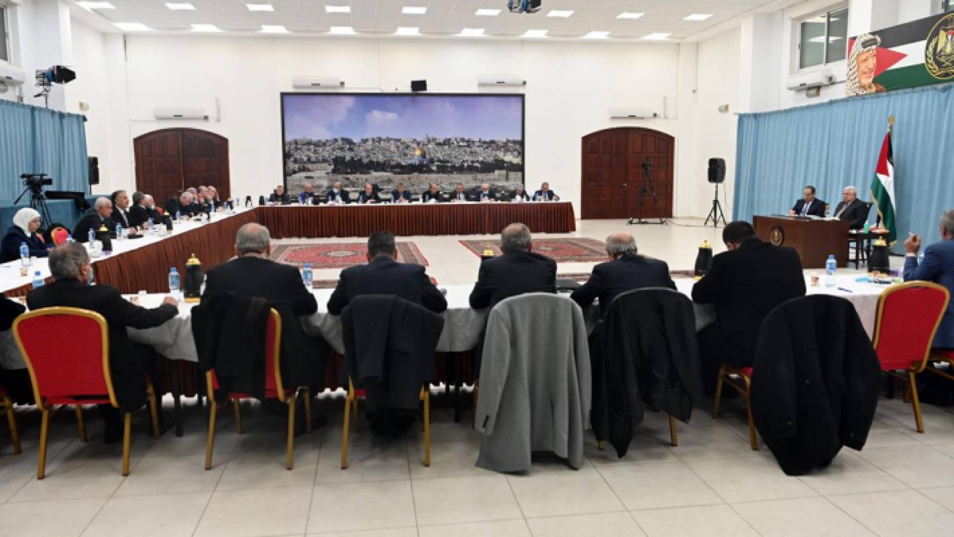 عباس يترأس اجتماعا للقيادة الفلسطينية