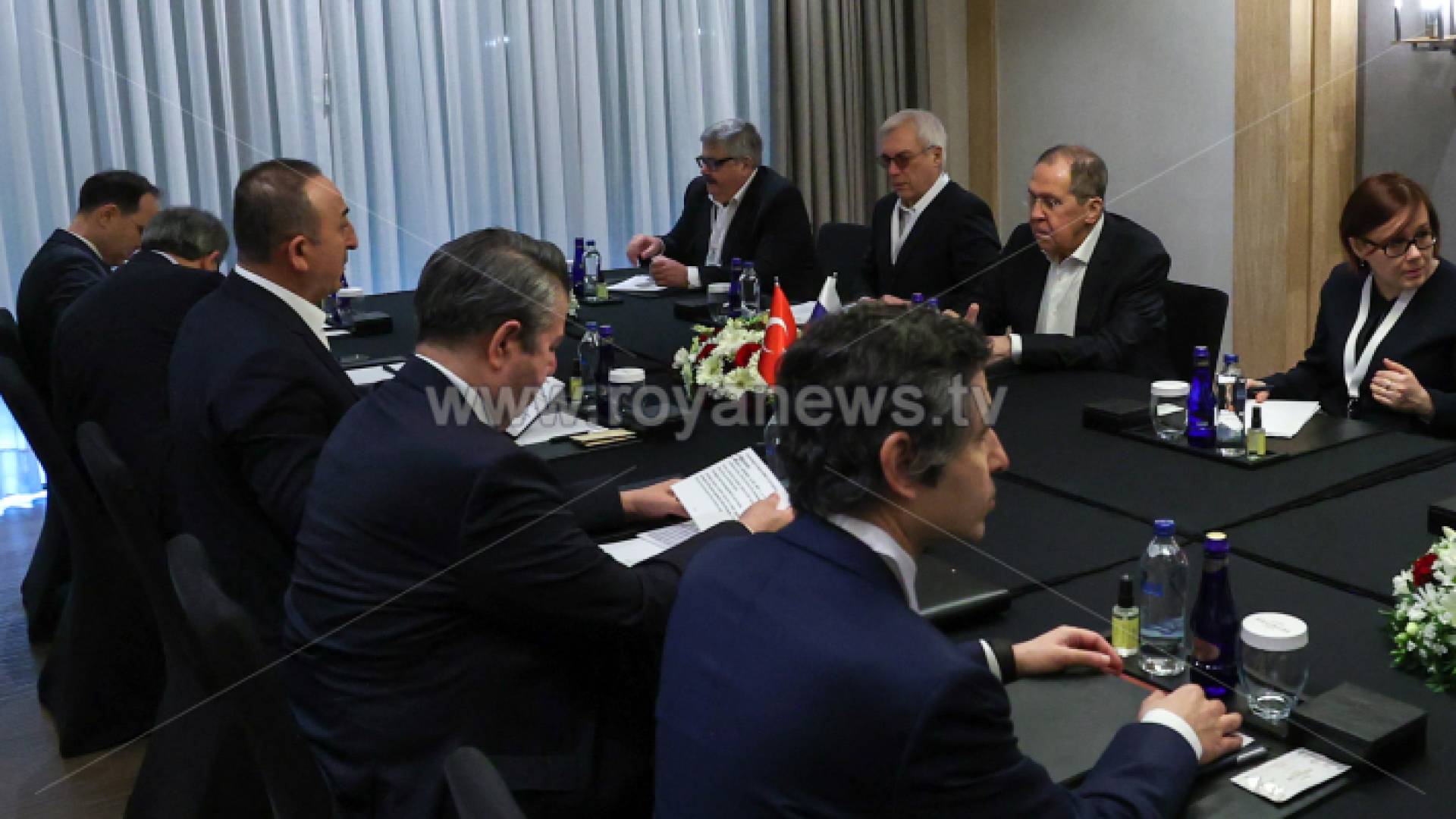 قبل بدء الاجتماع