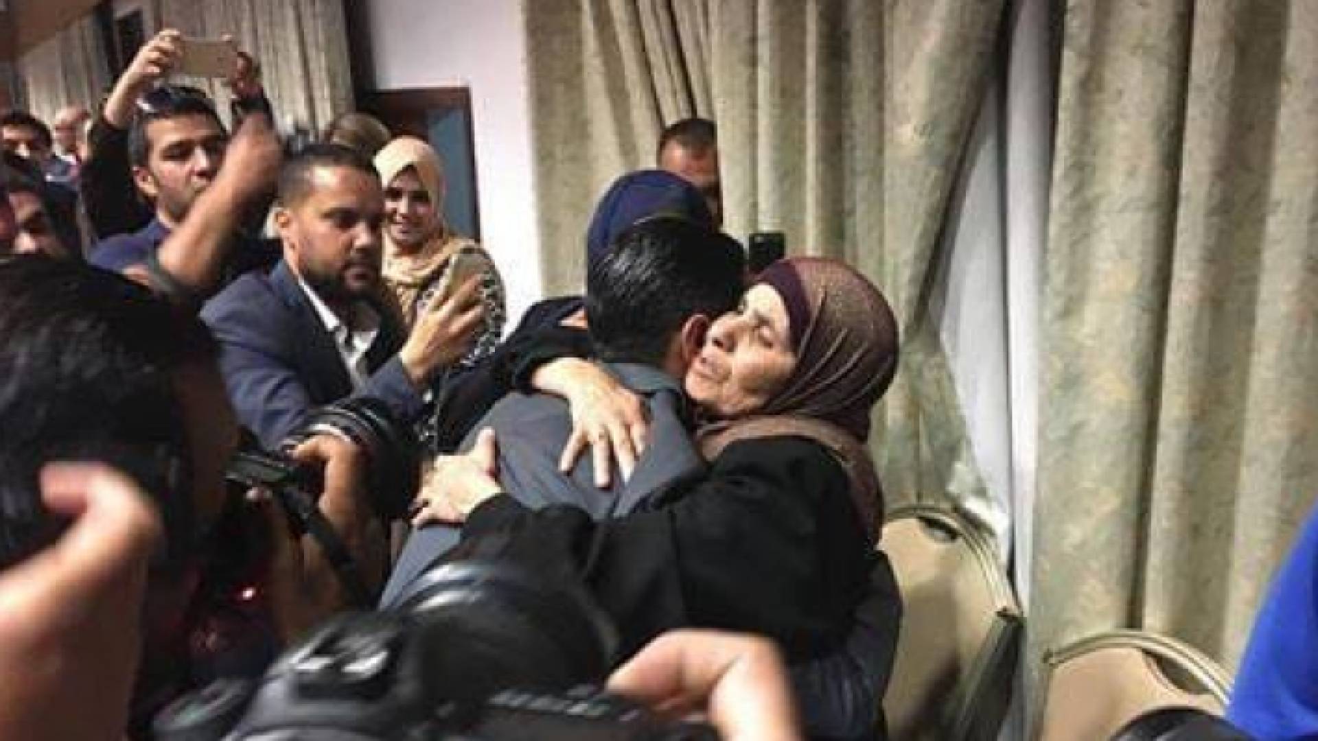 والدة النقيب الصحفيين رحمها الله عند فوز راكان السعايدة بمنصب النقيب