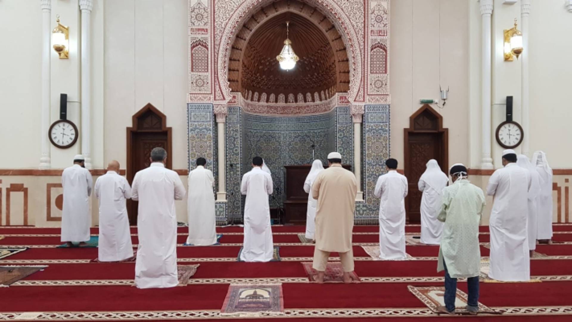 من داخل أحد المساجد في قطر